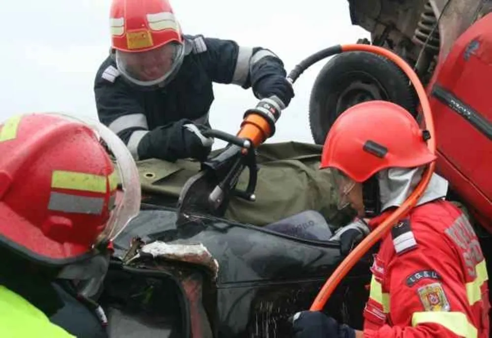 Accident deosebit de grav, pe DN2 E85 între localitățile Limpezis și Cioranca.