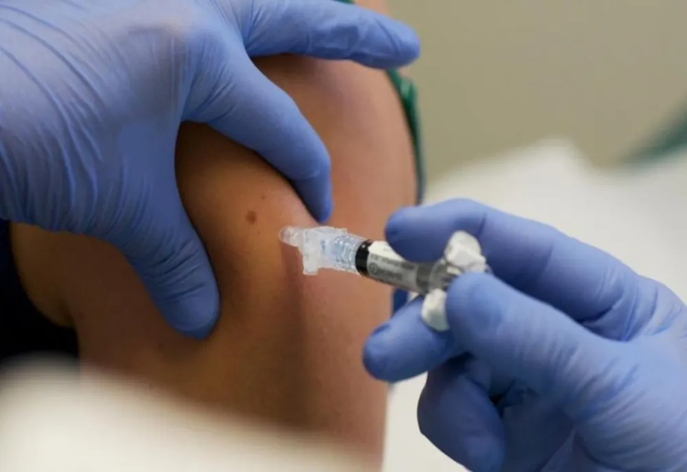 Jumătate dintre beneficiarii vaccinului gratuit din Bacău s-au imunizat deja împotriva gripei