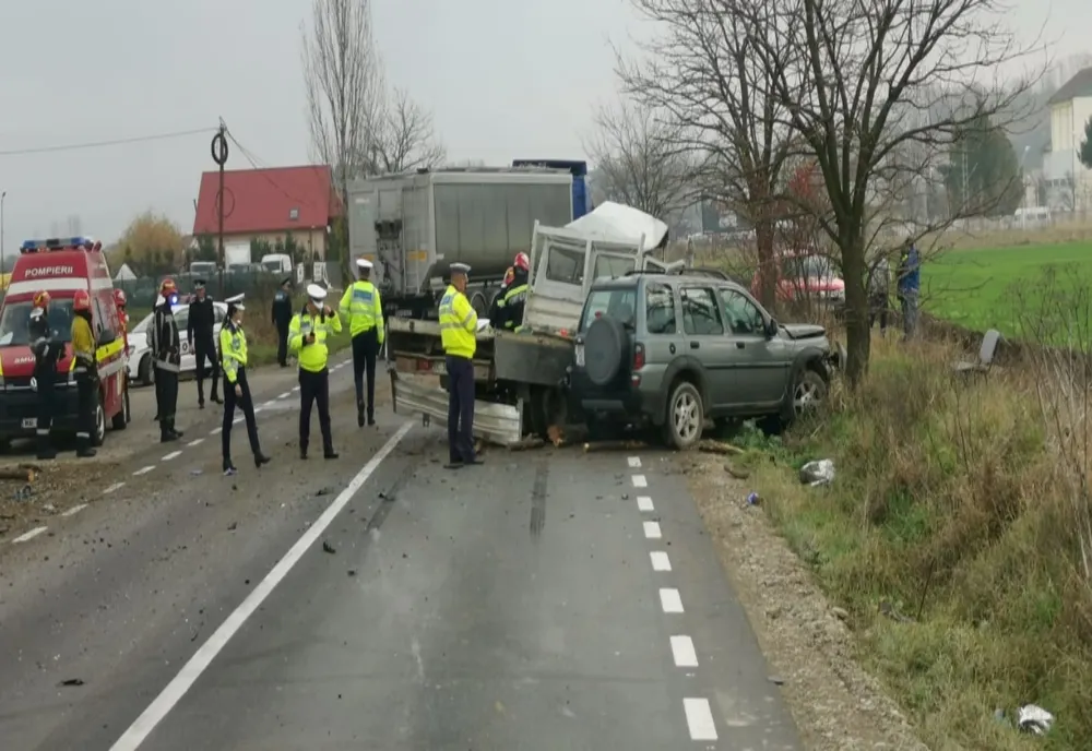 Accident cu patru autovehicule pe DN11, la Onești. Traficul este blocat