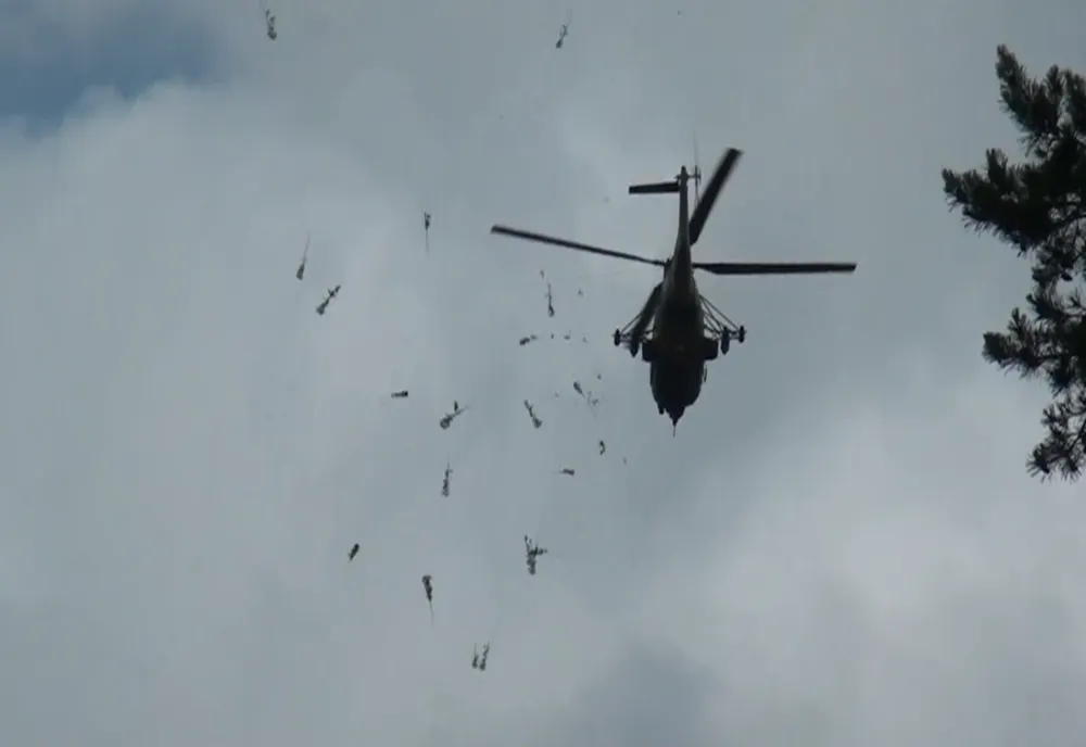 Militarii Bazei 95 Aeriane, Bacău, gest de recunoștință față de cadrele medicale di Moldova