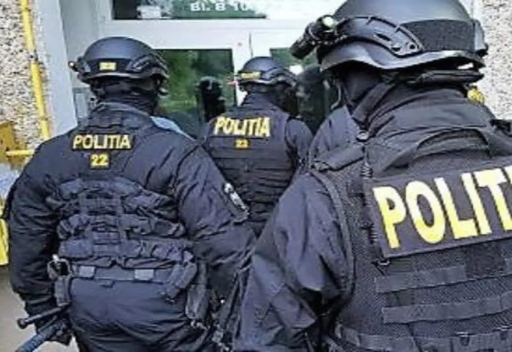 Suspecți de înșelăciune și spălare de bani, din Roman, reținuți de DIICOT!