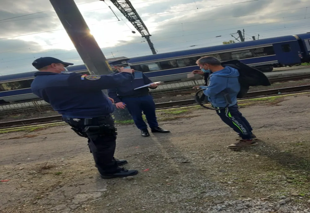 7 stații CFR și 8 trenuri de călători, verificate de polițiști