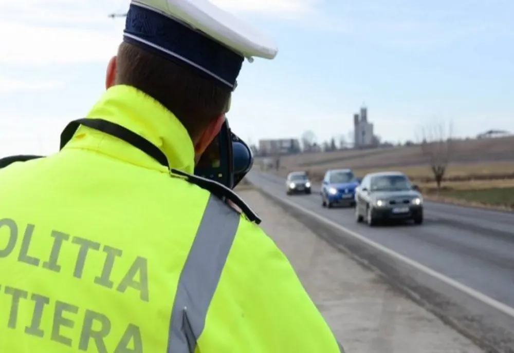Doi șoferi vitezomani, depistați de radar. Unul „zbura” cu 184 km/h, altul cu 177 km/h