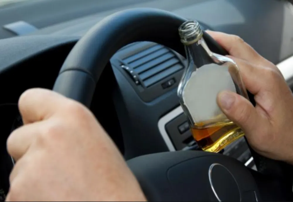 Prins în trafic de poliţişti, sub influenţa alcoolului