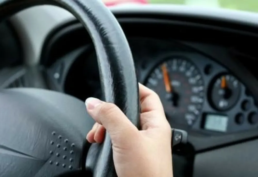 La volan, băut şi fără permis de conducere