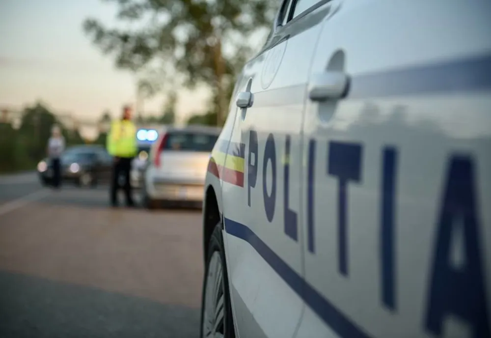 Depistat la volanul unui autoturism, fără drept de a conduce
