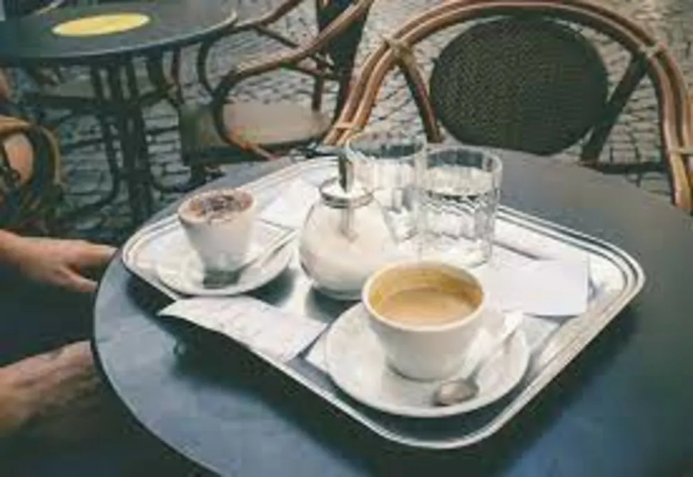Septuagenară lăsată fără 400 de euro! Totul s-a întâmplat după ce a acceptat o invitație la cafea!