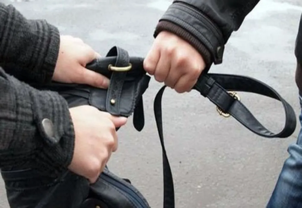 Femeie tâlhărită în plină stradă!