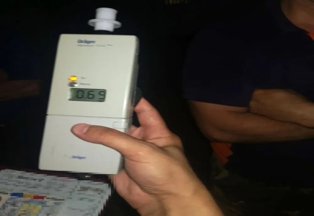 Reținut de polițiști după ce, băut și fără permis, a condus un autoturism cu număr fals de înmatriculare