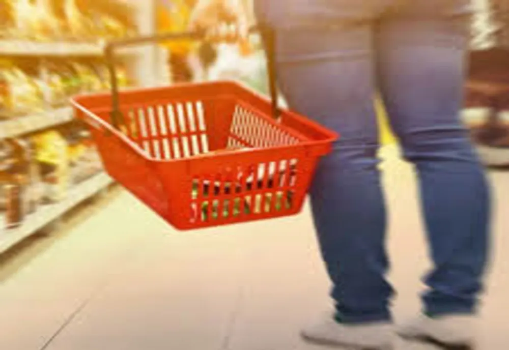 Hoțul care fura telefoane sau gențile clienților din supermarketuri, prins de polițiști