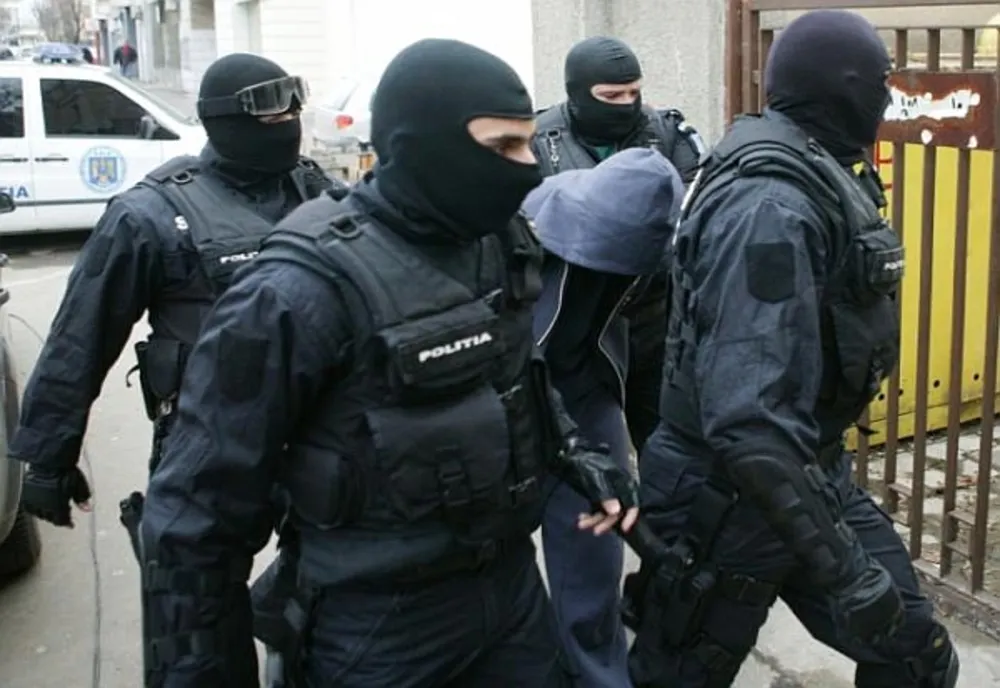 Armă găsită în urma unei percheziții la un tânăr de 27 de ani
