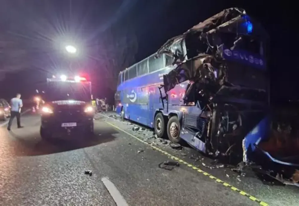 Autocar cu aproape 80 de pasageri, accident grav pe E85, în Bacău. Vehiculul se îndrepta spre Ucraina - FOTO