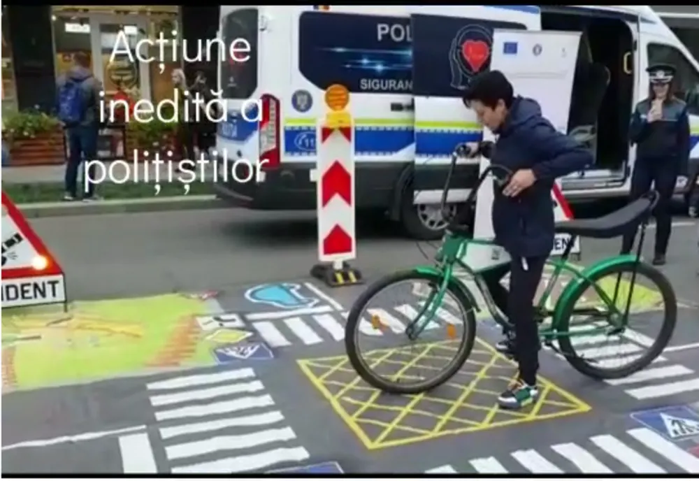 Poliţiştii au venit cu „bicicleta beată” în centrul Bacăului