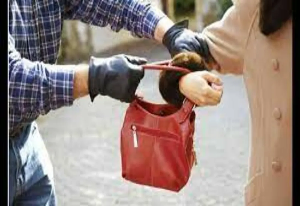Femeie tâlhărită în plină stradă la Onești