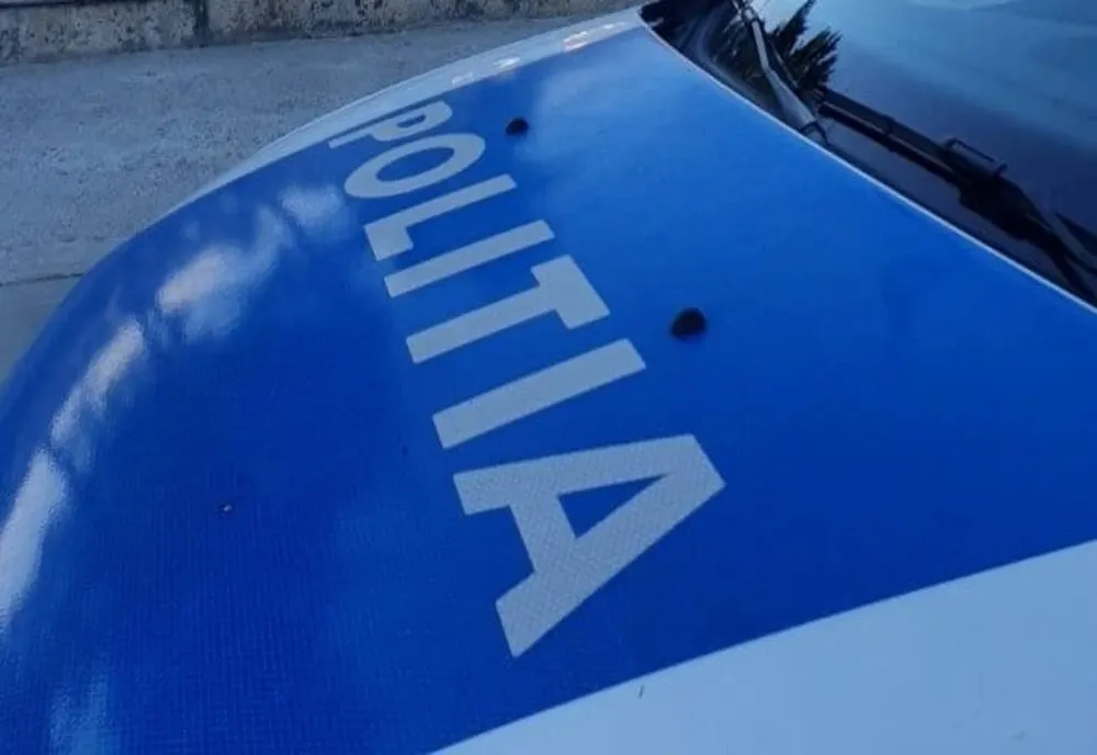 Un elev a fost lovit de soțul femeii de serviciu. Femeia susține că băiatul i-a vorbit vulgar