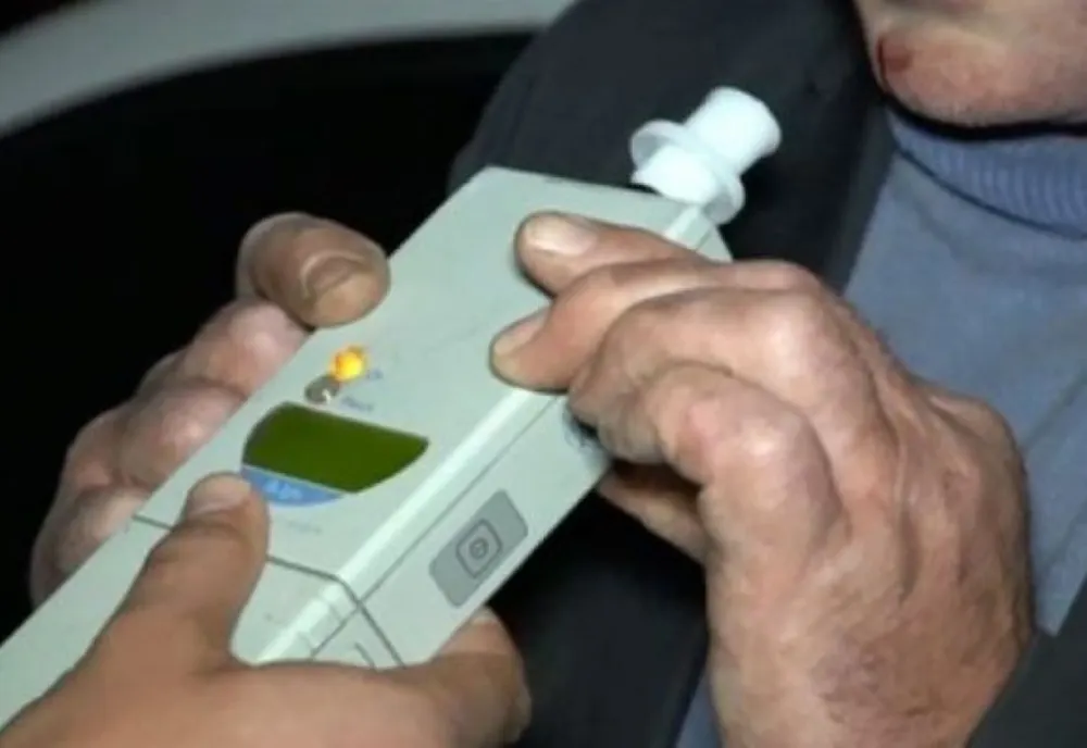 Băut bine, un bărbat din Stănișești s-a urcat la volan