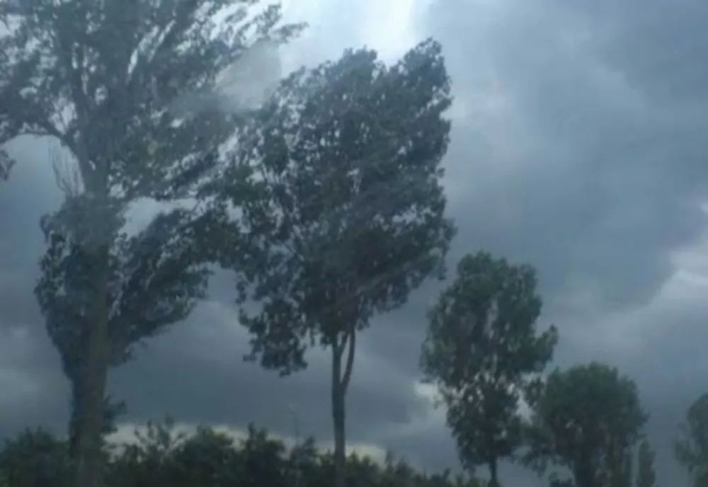 AVERTIZĂRI METEO DE COD GALBEN ȘI PORTOCALIU PENTRU FENOMENE EXTREME ÎN ROMÂNIA