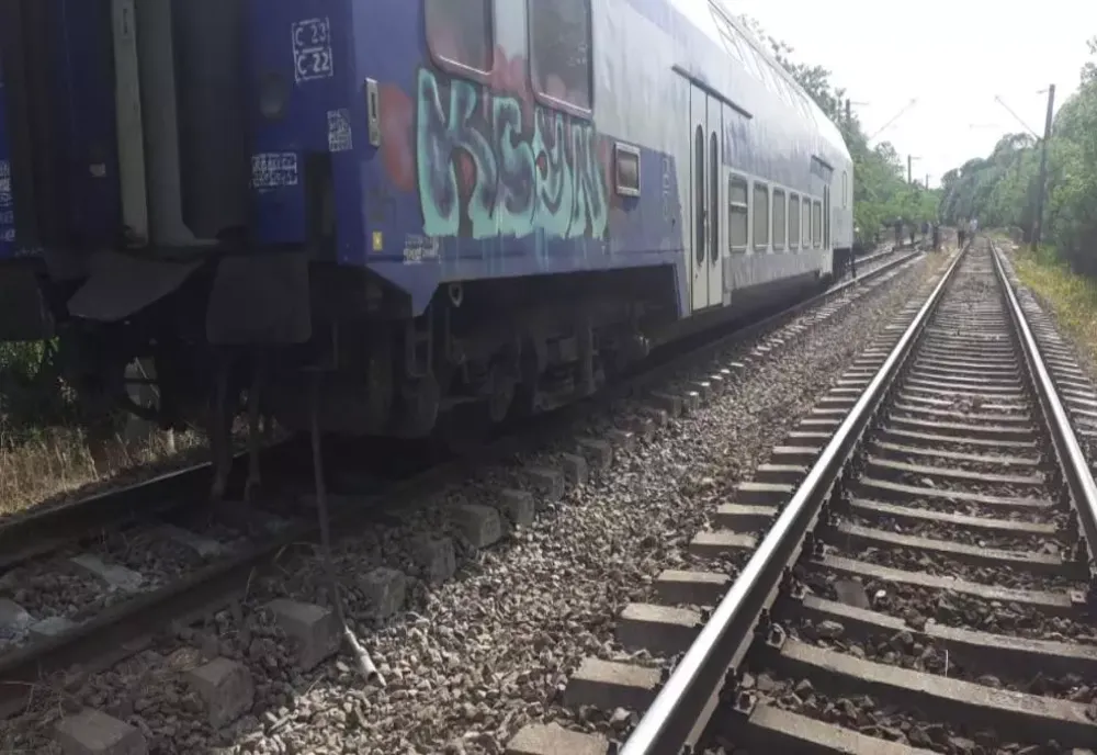 DOI ADOLESCENȚI ELECTROCUTAȚI ÎN GARA TÂRGU NEAMȚ DUPĂ CE S-AU URCAT PE UN VAGON PENTRU O POZĂ