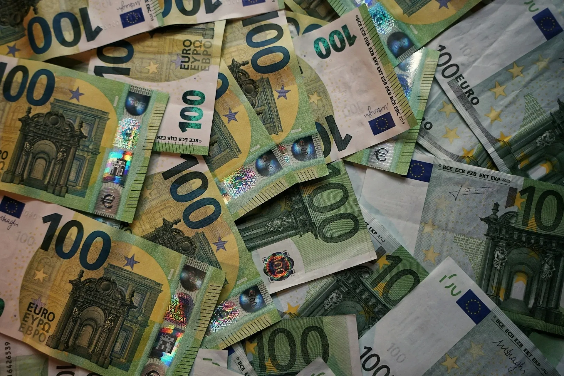 Depreciere puternică a leului 