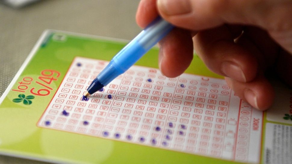 Orașele care interzic păcănelele vor rămâne și fără agențiile Loto. Un primar atacă legea „prost gândită”