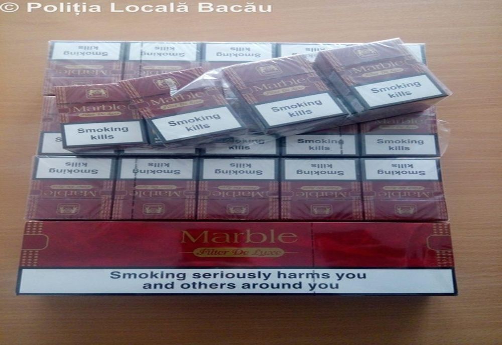 Comerciant de țigări din Piața Centrală, prins că vindea "pe sub mână" țigări de contrabandă