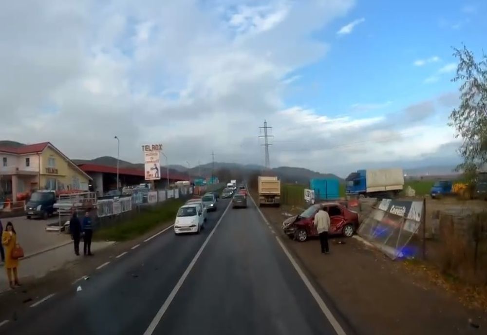 ULTIMA ORĂ - VIDEO: Trafic blocat la Onești în urma unui accident rutier