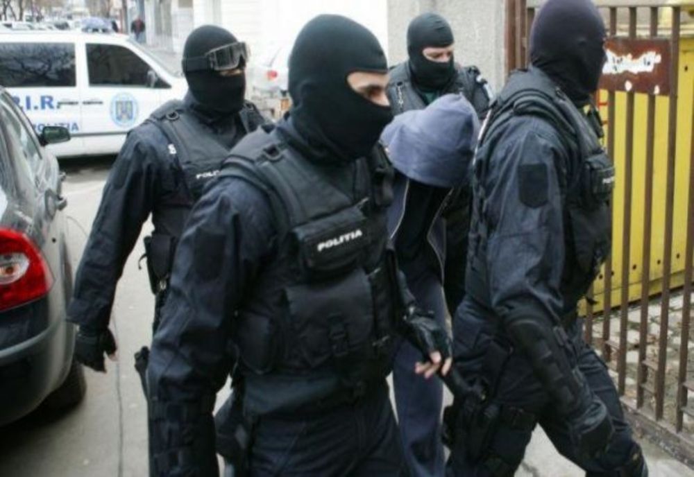 Trei hoți din Cluj prinși la furat în Bacău