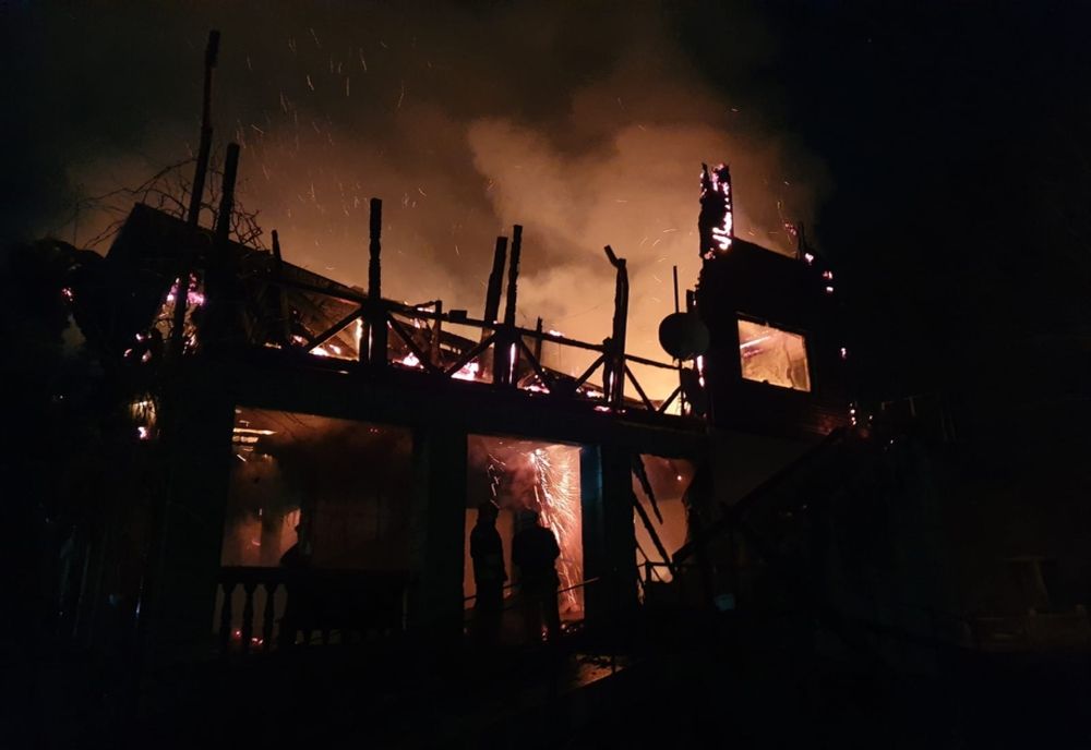 Incendiu puternic în localitatea Oituz