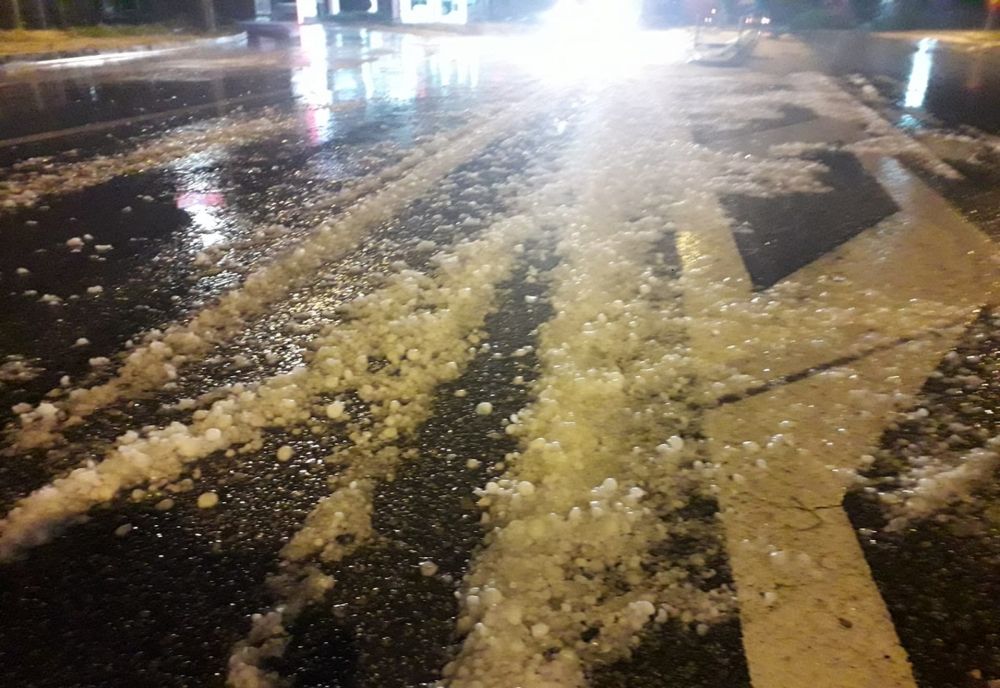 Video-Grindina și ploaia au făcut prăpăd în localități din Argeș