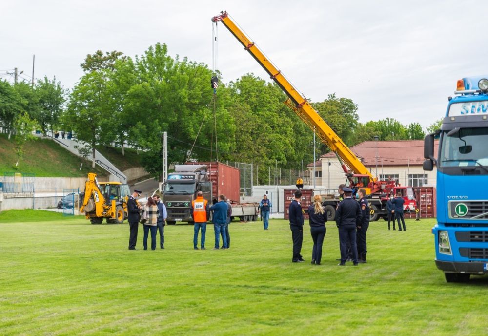 A început montarea spitalului modular la Baza Letea
