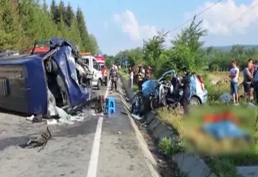Accident grav, în jud. Vrancea. Microbuz cu persoane, spulberat: 2 morți, mai mulți răniți. Planul ROȘU, activat - VIDEO