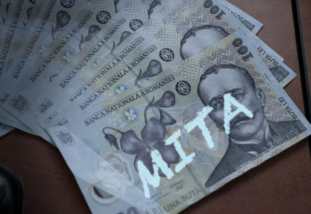 Bărbat trimis în judecată pentru dare de mită, ca urmare a denunțului unor polițiști 