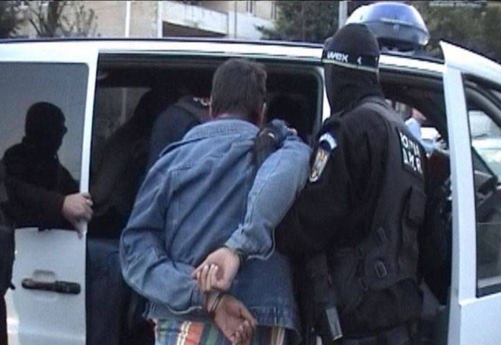 Hoți, depistați de polițiști în urma unei percheziții domiciliare