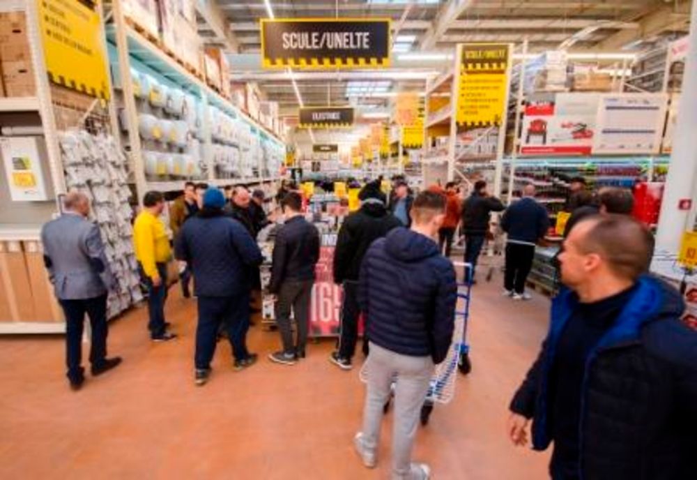 Dosare penale pentru furt! Cum încercau hoții să sustragă bunuri din magazin