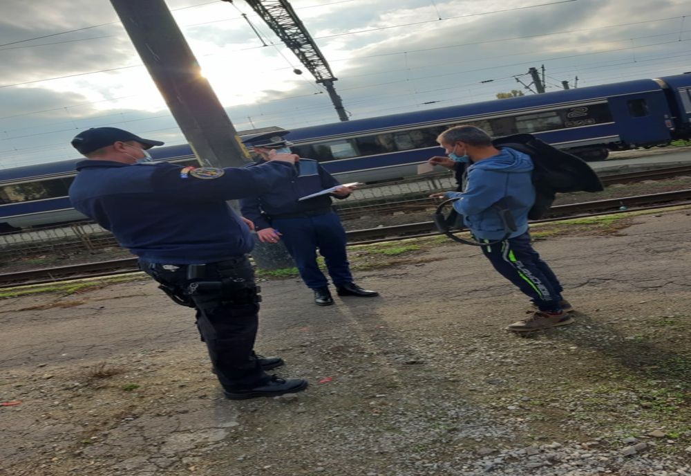7 stații CFR și 8 trenuri de călători, verificate de polițiști