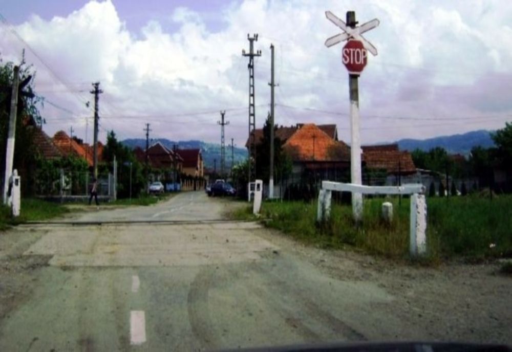 Nu a oprit la trecerea la nivel cu cale ferată