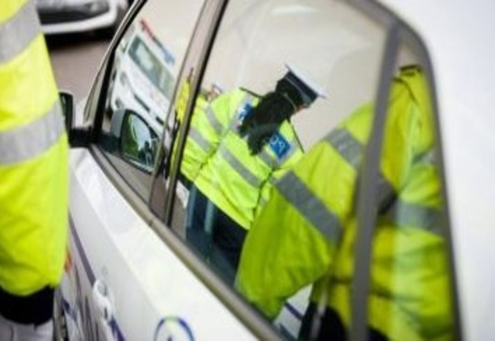 Dosar penal pentru un bărbat care conducea un autoturism neînmatriculat
