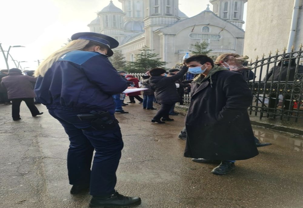 Polițiștii băcăuani alături de cetăţeni în cele două zile de sărbătoare