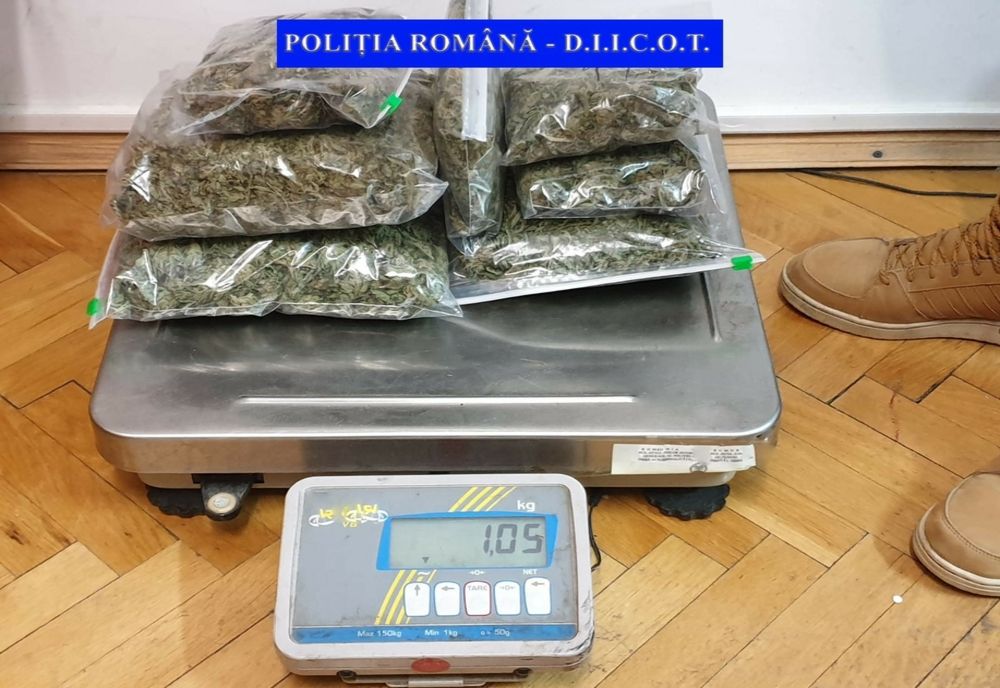 Flagrant şi percheziţie într-un dosar penal de trafic de droguri