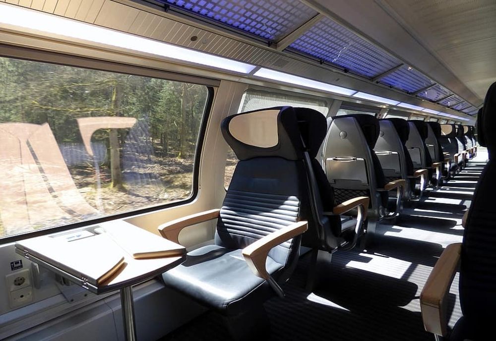 Poliţiştii de la transporturi feroviare Oneşti au găsit o geantă cu o sumă importantă de bani, pe care au restituit-o proprietarului, o femeie din Harghita