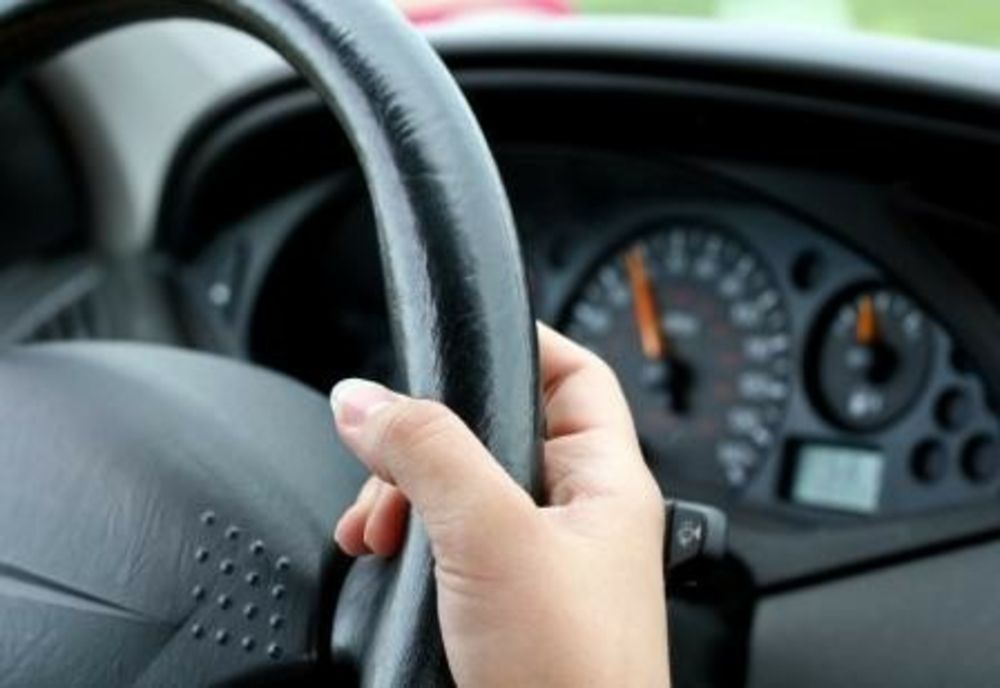 La volan, băut şi fără permis de conducere 