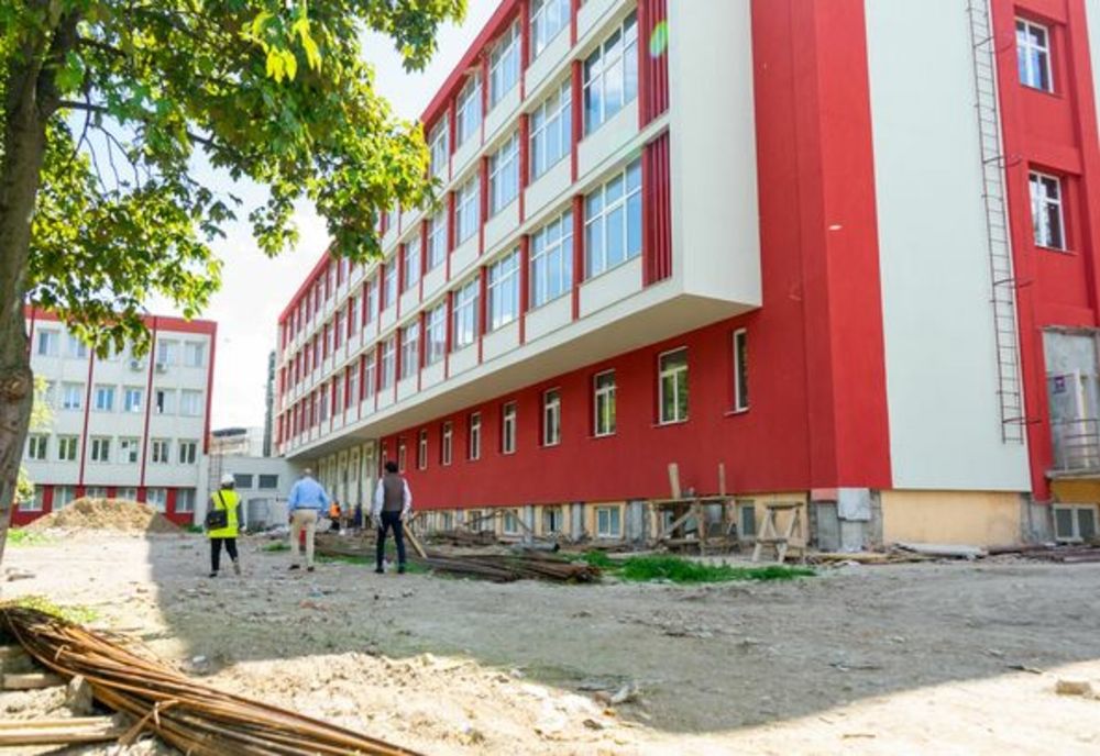 Lucrări în toi la Pediatrie