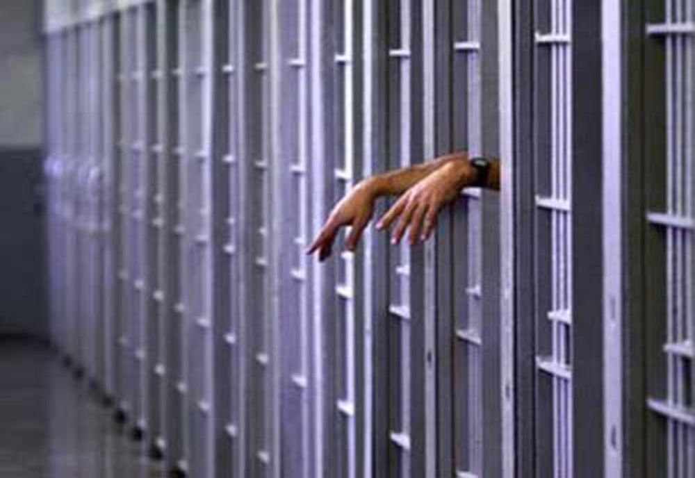 Un tânăr violent și-a petrecut Paștele după gratii