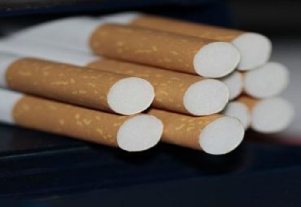 Băcăuancă prinsă de polițiști cu 50 de pachete de țigari de contrabandă