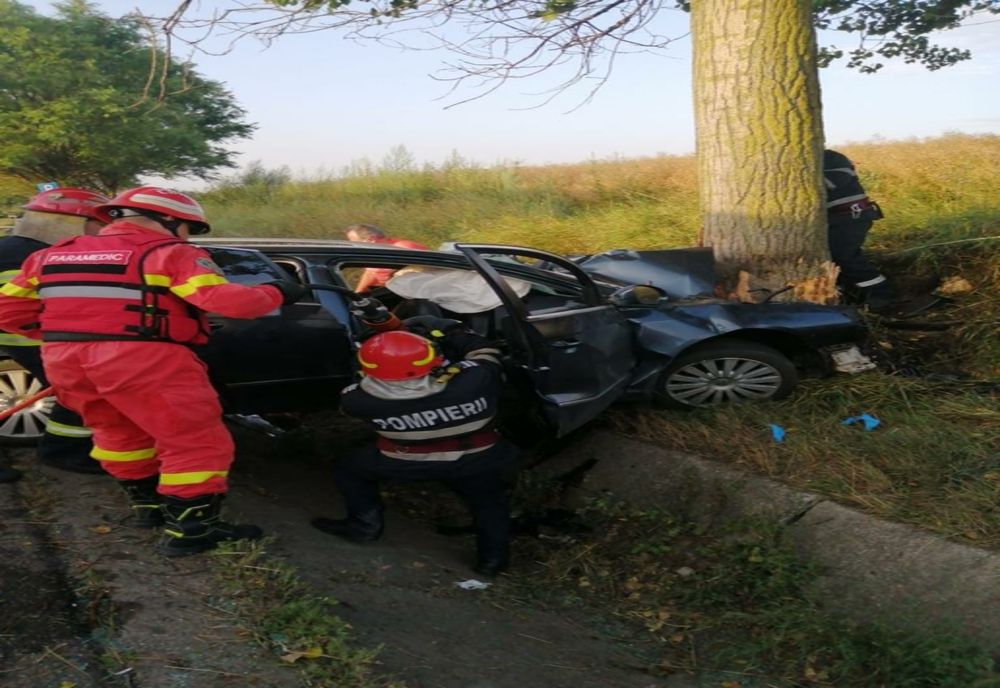 Șoseaua morții! Alte trei persoane și-au pierdit viața și una a fost rănită, după impactul cu un copac