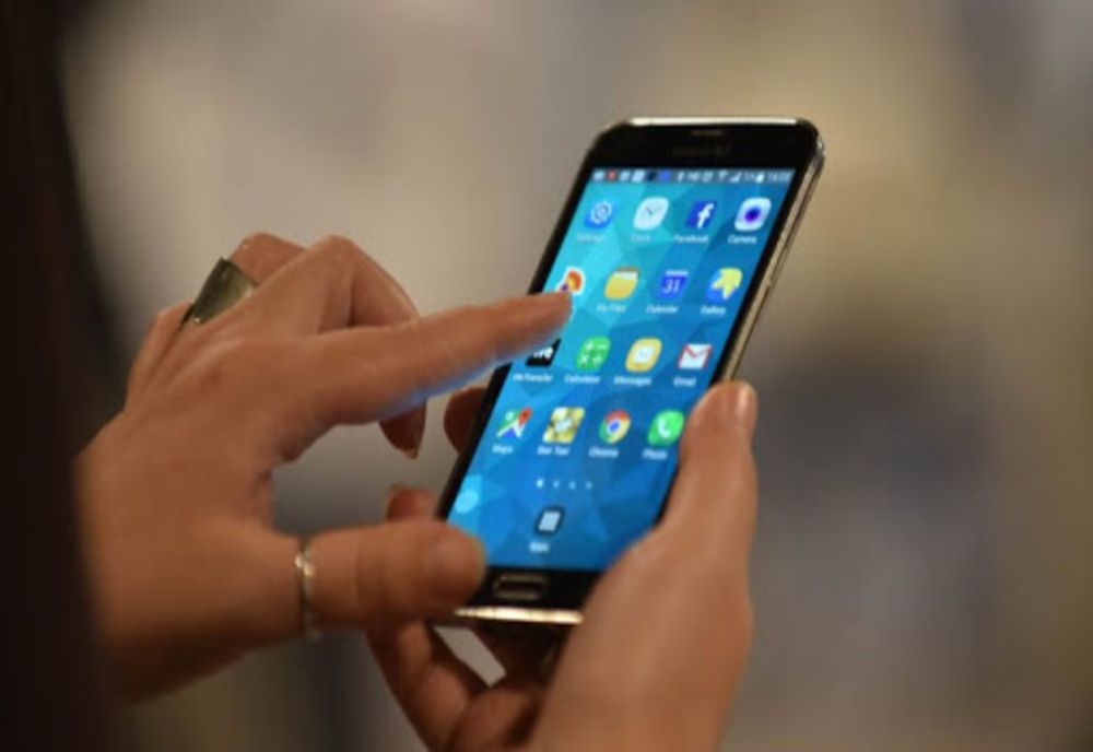 O adolescentă s-a așezat pe o bancă și a rămas fără telefonul mobil. Ce s-a întâmplat de fapt