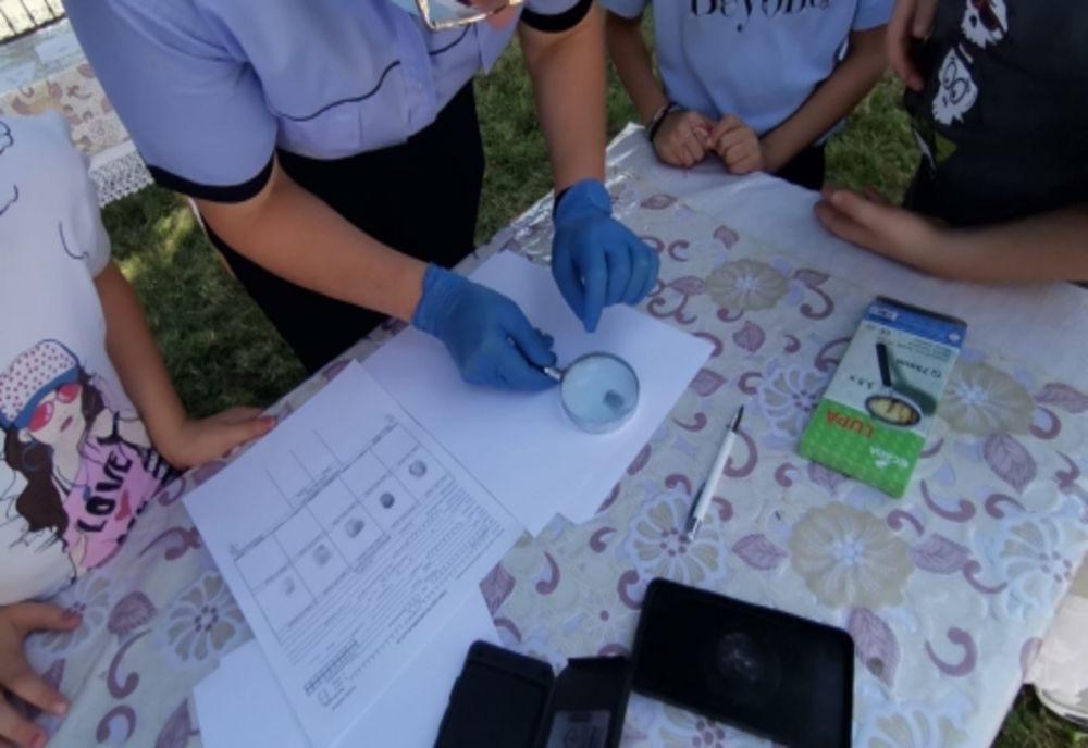 Polițiștii au amprentat copiii din Moinești