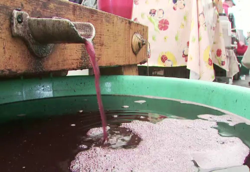 Nu puneți mustul la fermentat în spații închise!