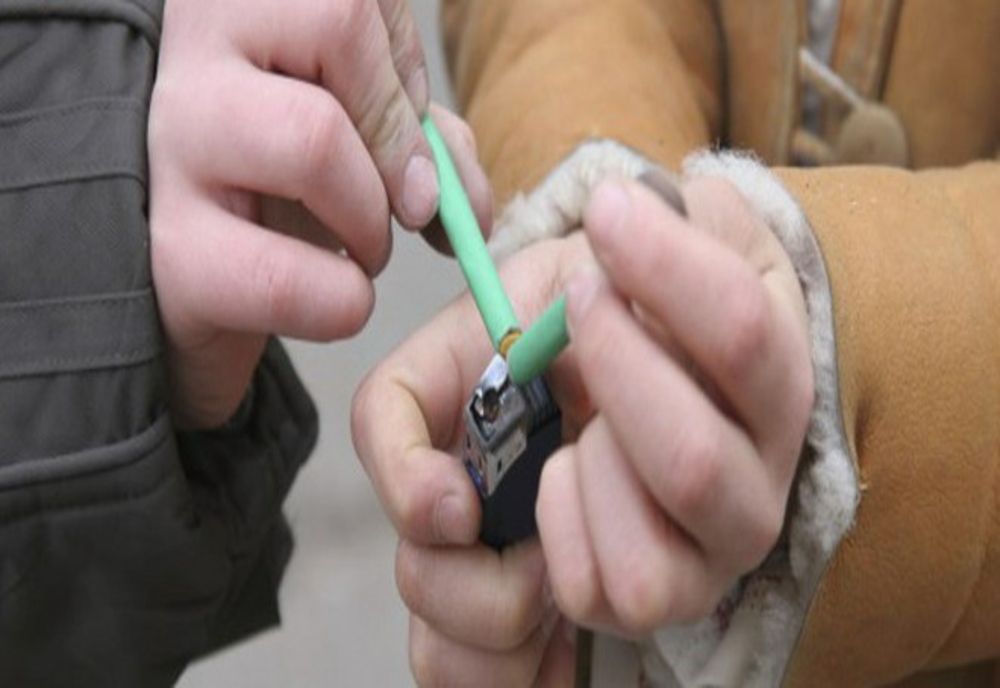 A început „sezonul” petardelor! Tânăr de 16 ani, prins cu 32 de pachete la vânzare