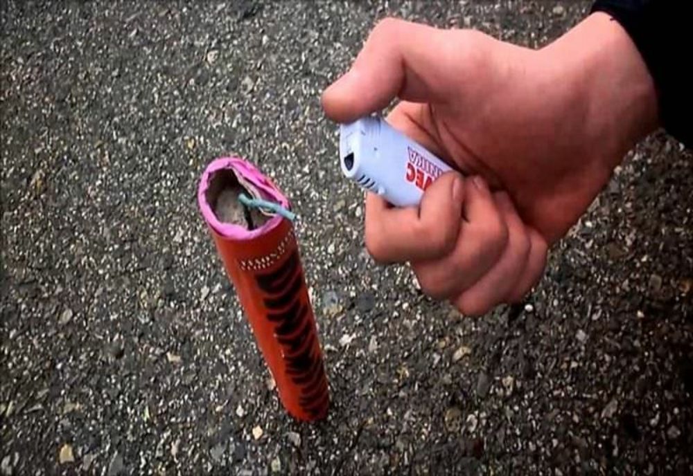 50 de kilograme de petarde și artificii descoperite asupra unui tânăr din Bacău